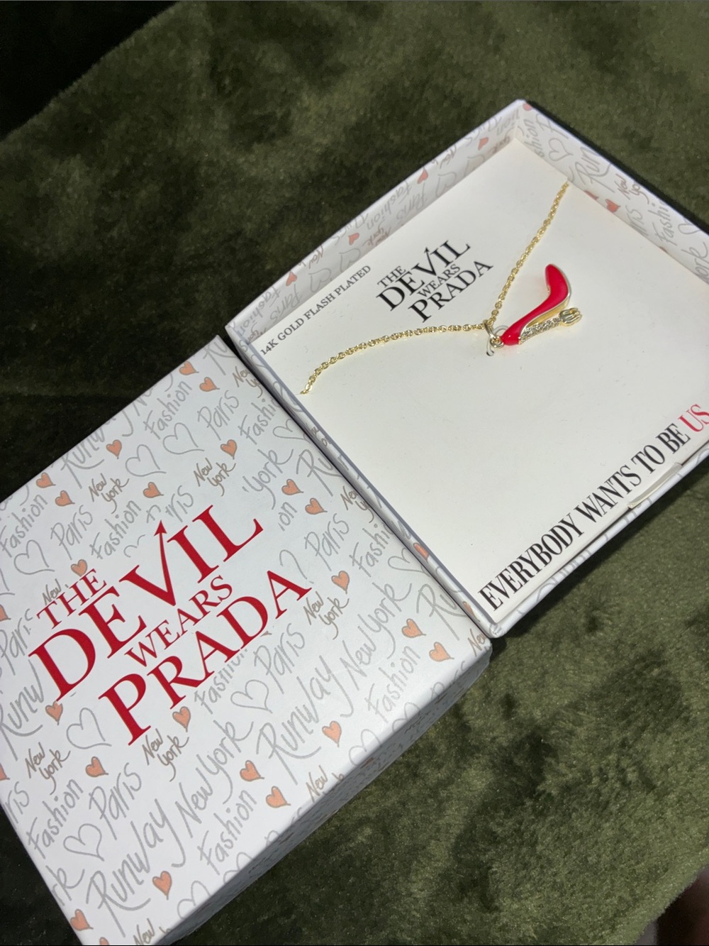 The Devil Wears Prada Necklace - Picture 4 of 4